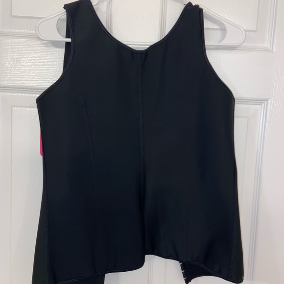 Shape-Wear - Picture 2 of 4